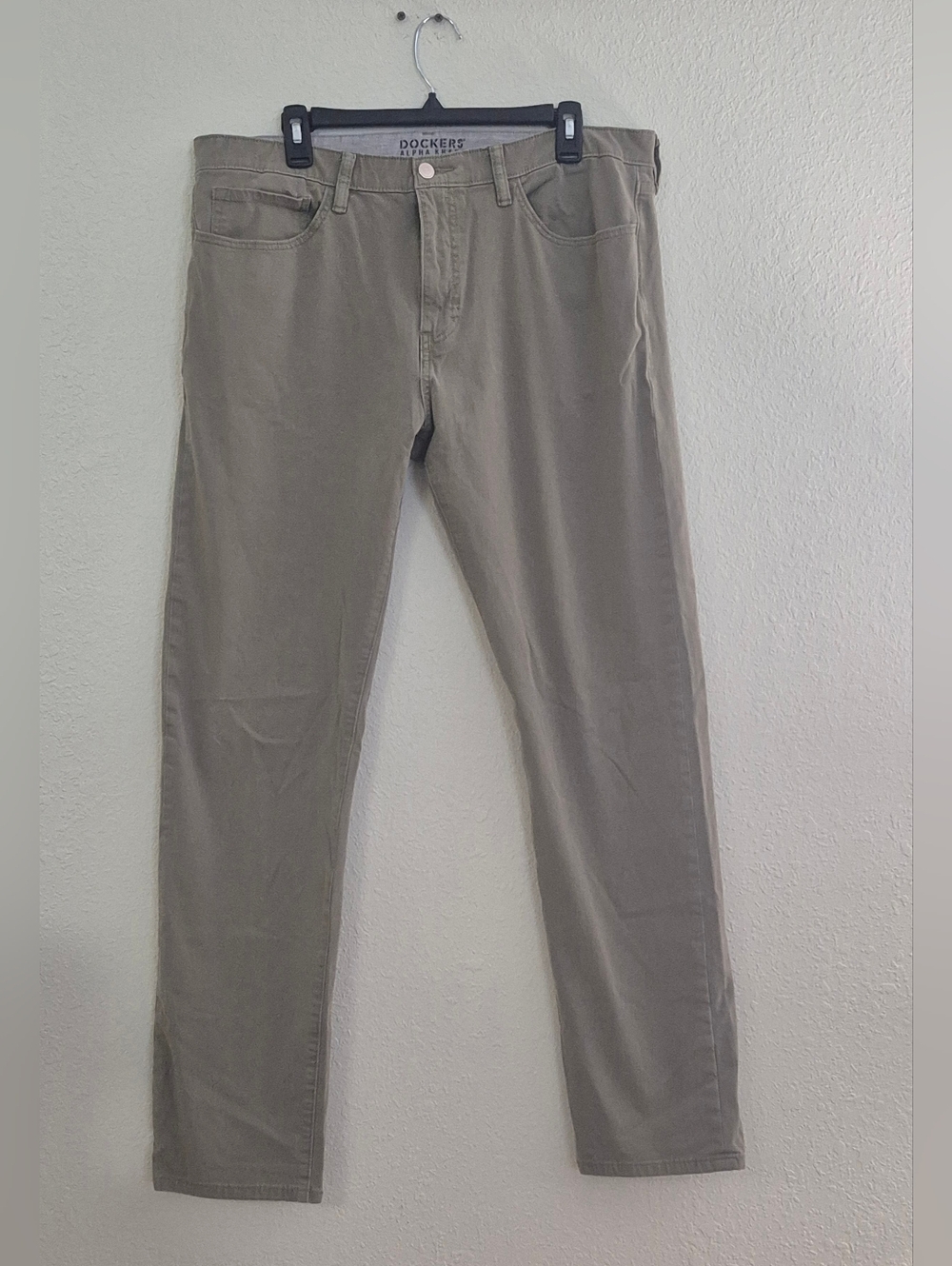 Dockers Men's Straight-Leg Jeans in Khaki